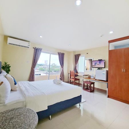 Jaroonsak Grand Hotel Транг Екстериор снимка