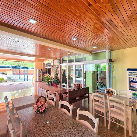 Jaroonsak Grand Hotel Транг Екстериор снимка