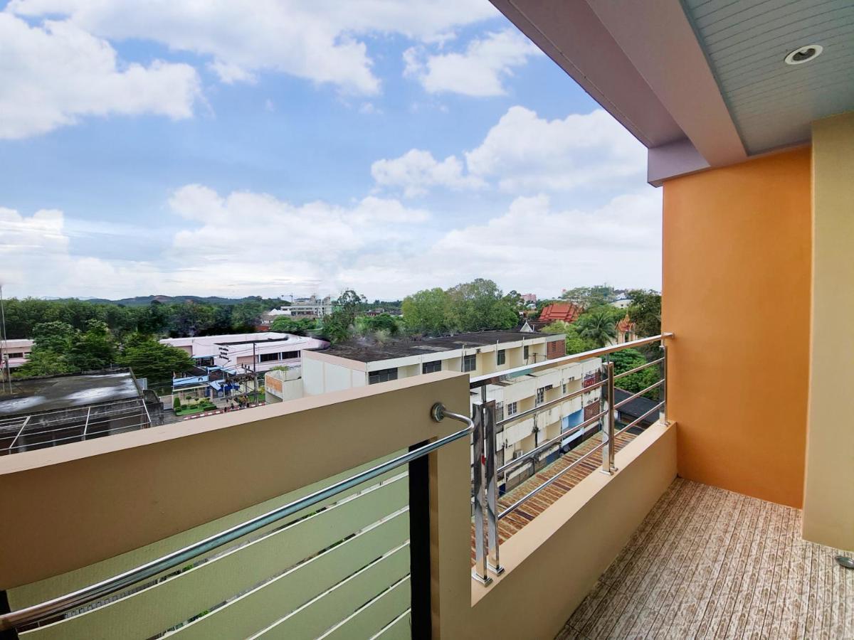 Jaroonsak Grand Hotel Транг Екстериор снимка