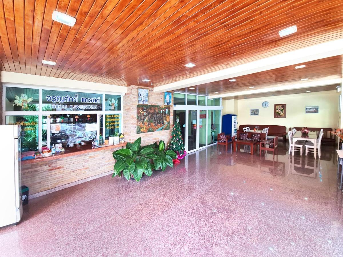 Jaroonsak Grand Hotel Транг Екстериор снимка
