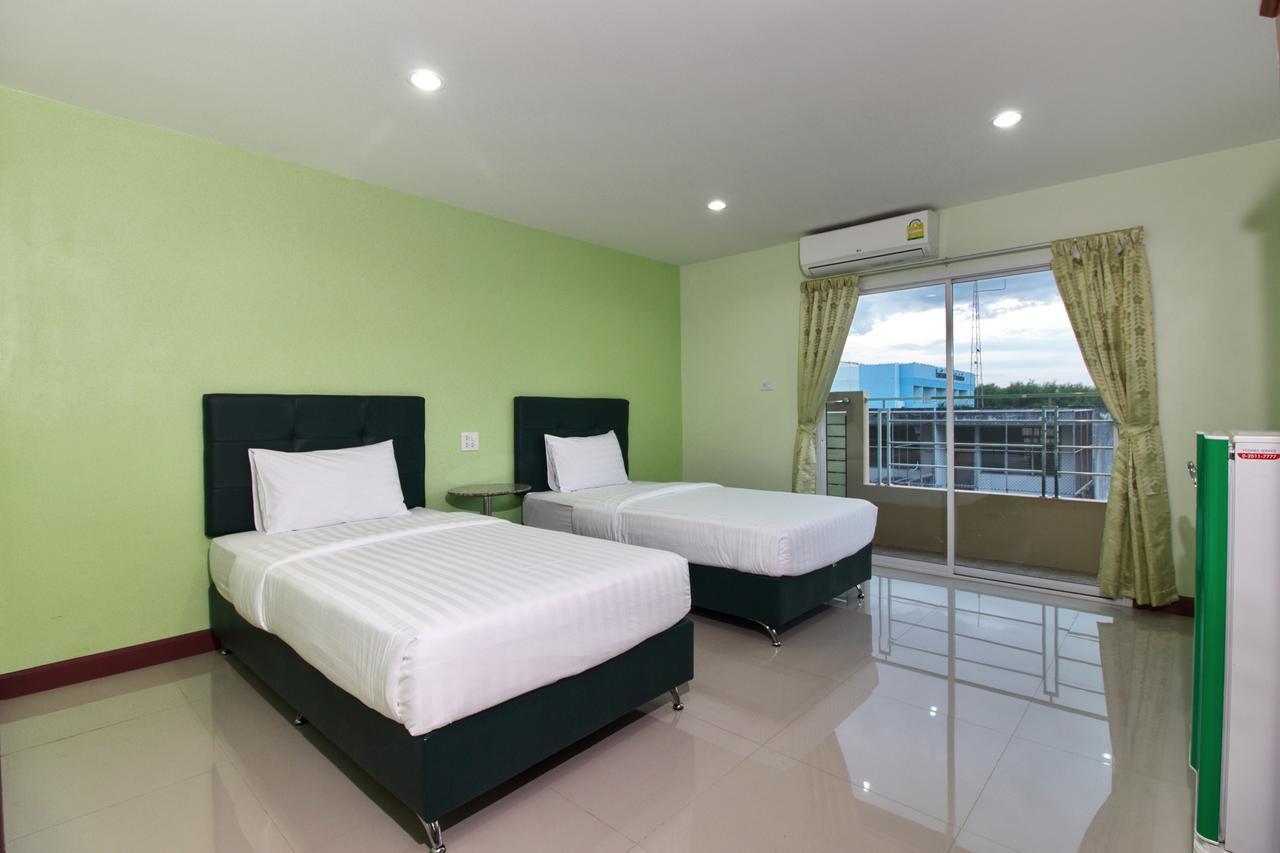 Jaroonsak Grand Hotel Транг Екстериор снимка